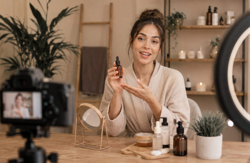 Beauty creator demonstrating skincare application on camera, useful for influencer marketing, product tutorials, and lifestyle beauty content. Trądzik a social media. Jak TikTok i Instagram wpływają na leczenie? – Wywiad z dr n. med. Alicją Rustowską‑Rogowską